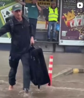 https://www.newsit.gr/ellada/anoiksan-oi-ouranoi-sti-rodo-kataigides-diakopes-reymatos-kai-provlimata-stous-dromous-plimmyrise-to-dikastiko-megaro/4796299/